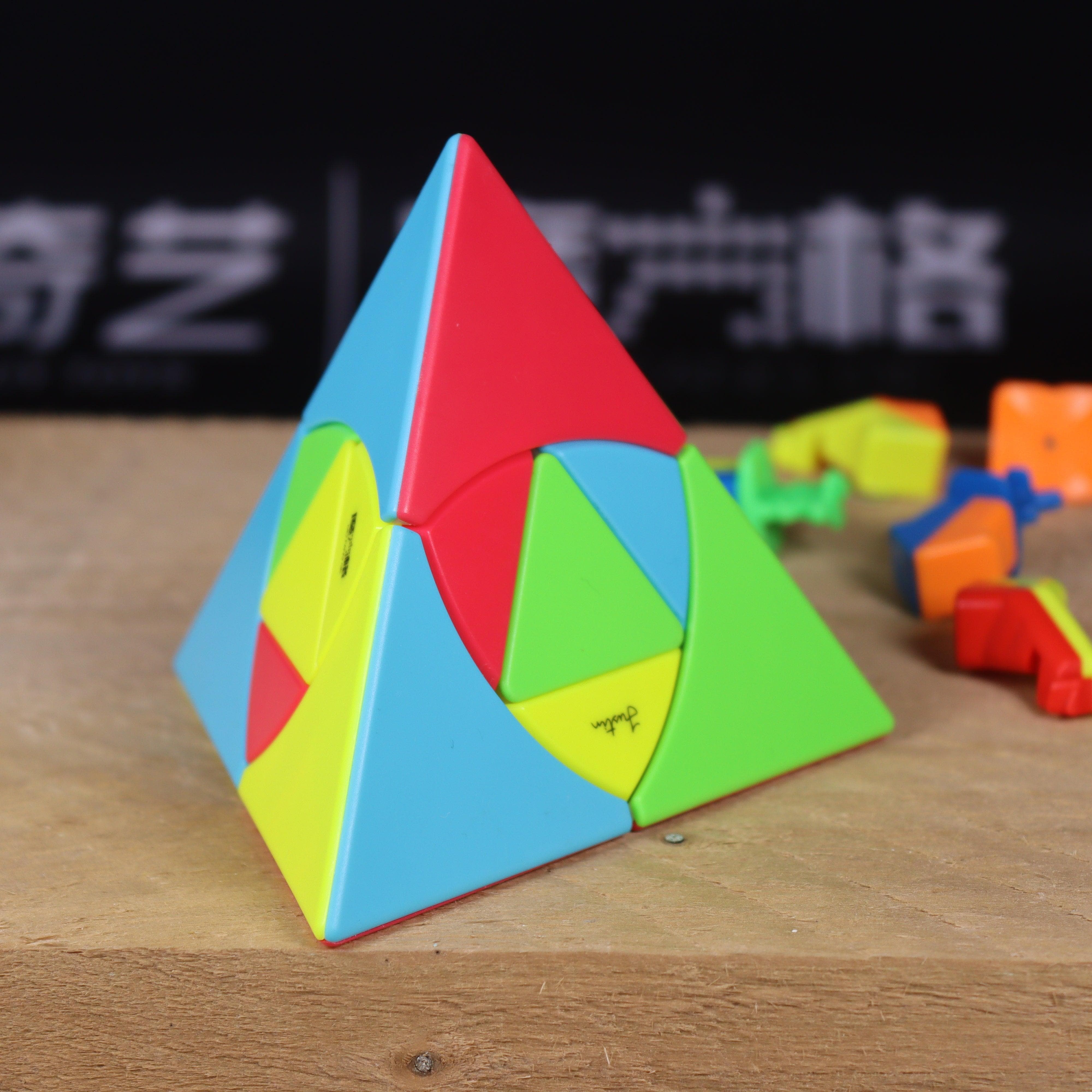 QiYi Duomo Pyraminx